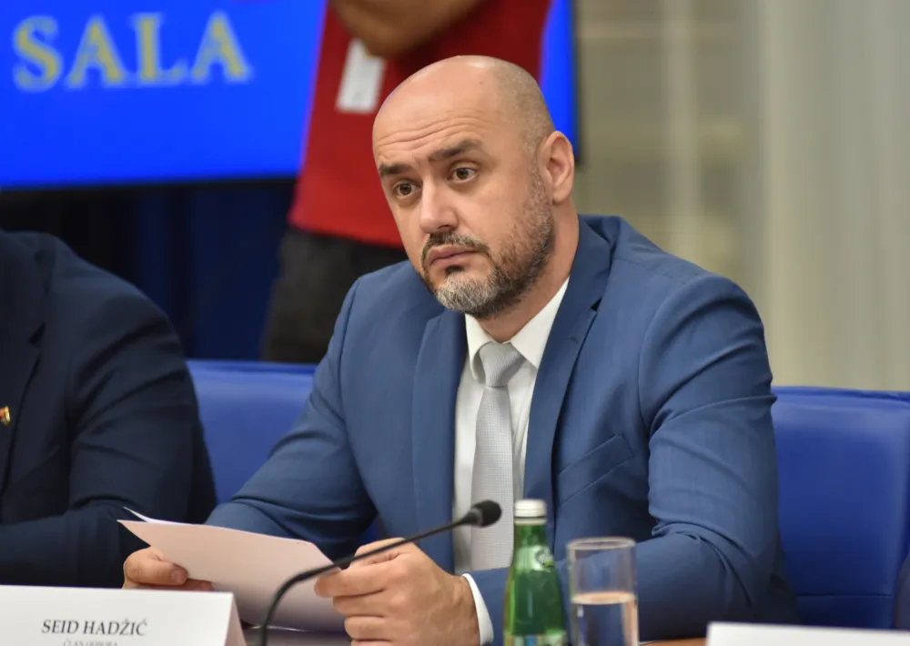 Hadžić: Izdajnici su Đukanović i Marković, na mene ne utiču pritisci