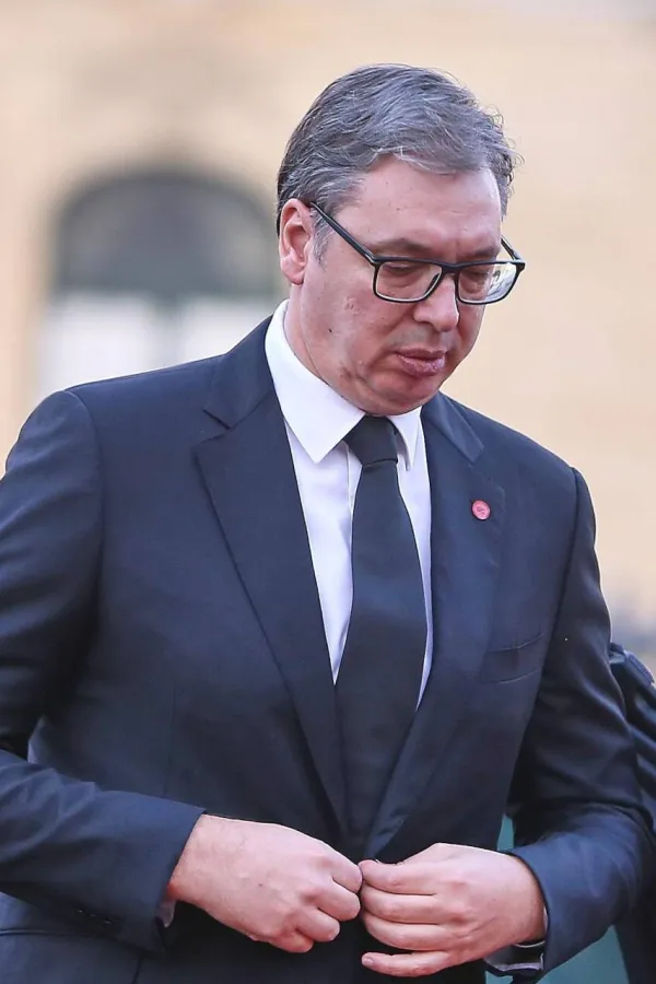 Vučić: Preuzeto Mladićevo tijelo, na sahrani se očekuju desetine hiljada ljudi