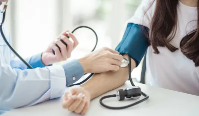 Četiri iznenađujuća znaka da možda imate visok krvni pritisak