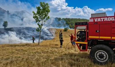 Sa opožarene Ježeve gore odjekuju detonacije