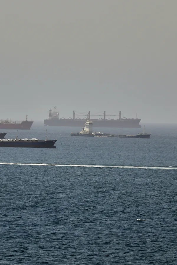 (UŽIVO) IRGC: Iranske rakete pogodile američki nosač aviona i razarač; Vladine snage napale Hute u Jemenu