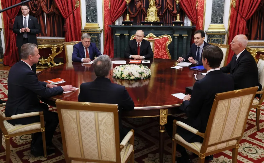 (VIDEO) Snimak iz Kremlja obilazi svijet: Ovako se Trampov čovjek obratio Putinu