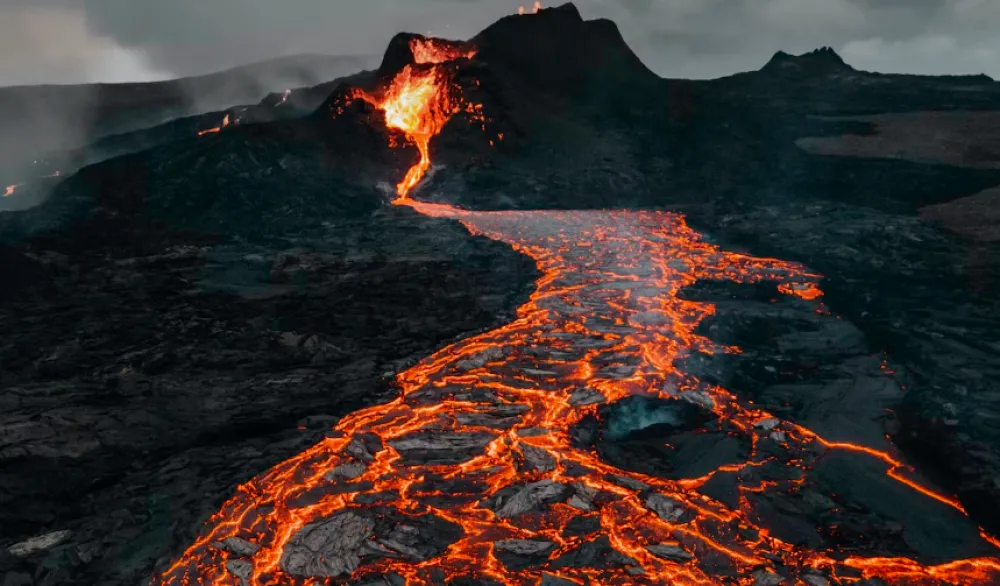 Eruptirala tri vulkana: 150.000 putnika zarobljeno na međunarodnim aerodromima