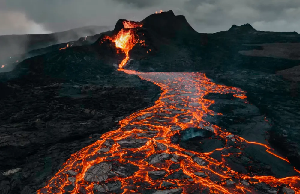 Eruptirala tri vulkana: 150.000 putnika zarobljeno na međunarodnim aerodromima