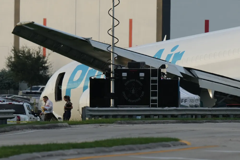 (VIDEO) Majami: Avion izletio sa piste i udario u vozila, petoro poginulih