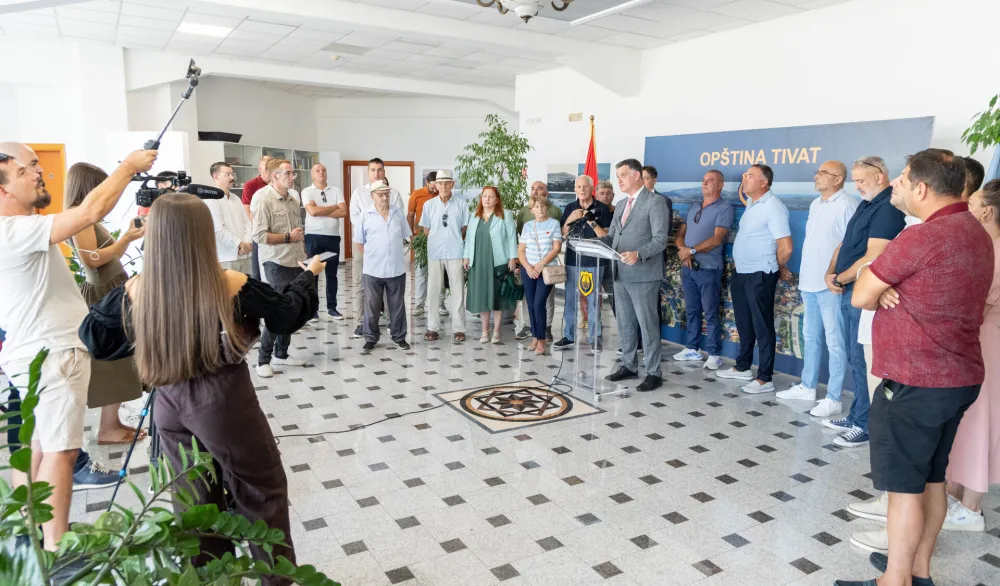 Komnenović i Brinić: Dosada&scaron;nja većina vi&scaron;e ne postoji, NSD formira novu sa DPS-om