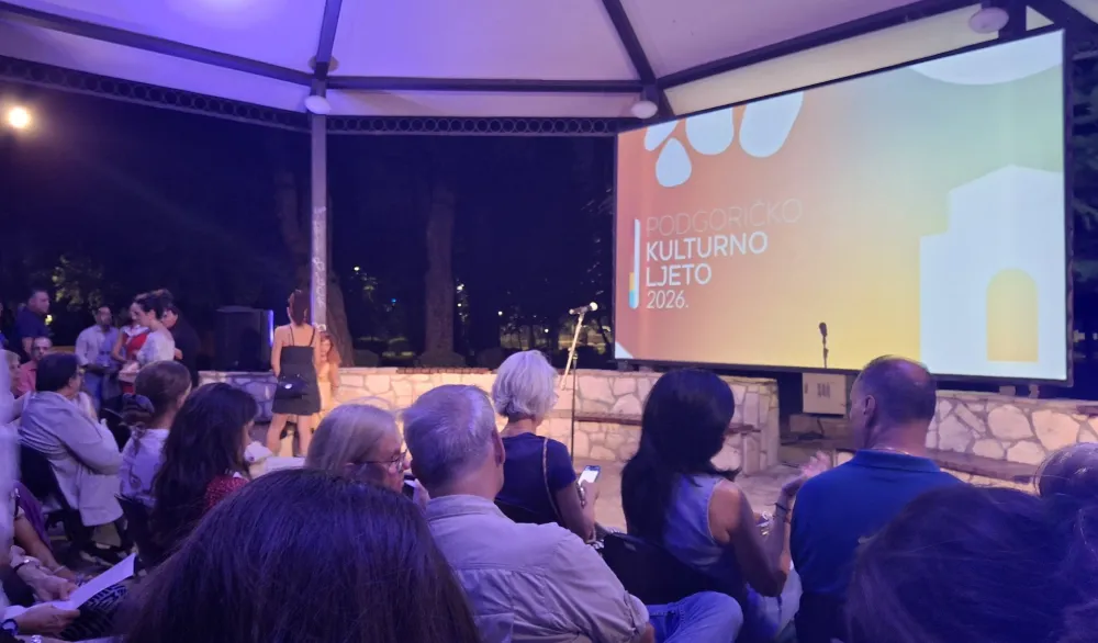 Пред пројекцију филма у Његошевом парку