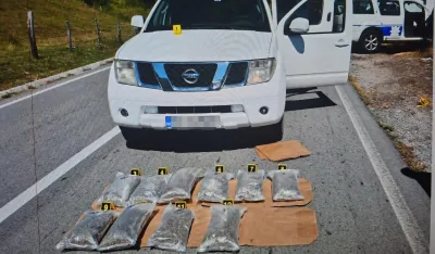 Bježao od policije, ostavio vozilo i drogu: Zaplijenjeno vi&scaron;e od 11 kilograma marihuane