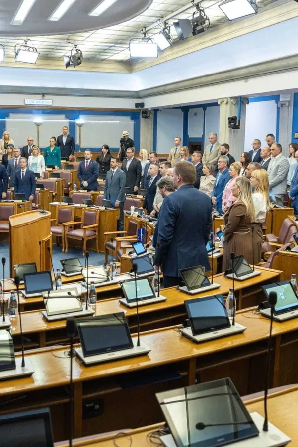 Između savezni&scaron;tva i sukoba u parlamentu