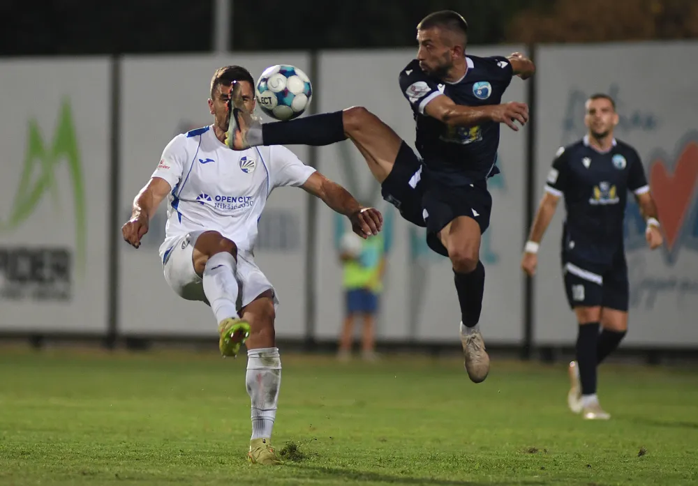 Selimi strijelac protiv svojih