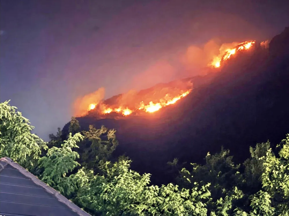 Požar kod Ostroga pod kontrolom, danas stižu helikopteri