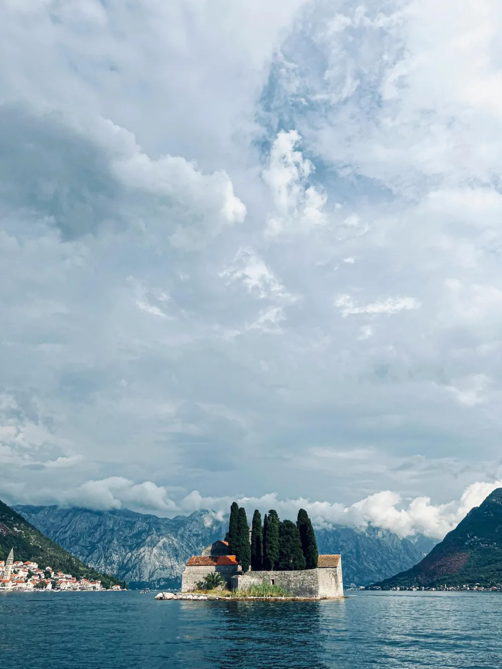 Sjutra oblačno, povremeno ki&scaron;a