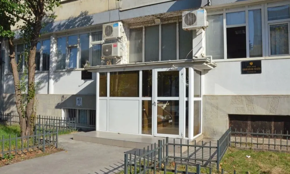 ODT Podgorica: Određeno zadržavanje osumnjičenima za krađu skoro 2.000 eura pazara