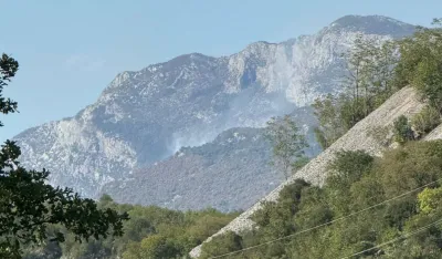 (VIDEO) Požari na vi&scaron;e lokacija u Nik&scaron;iću, opet gori kod manastira Ostrog