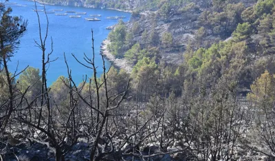 (FOTO) Veliki požar na Braču: O&scaron;tećeni objekti, 700 ljudi evakuisano