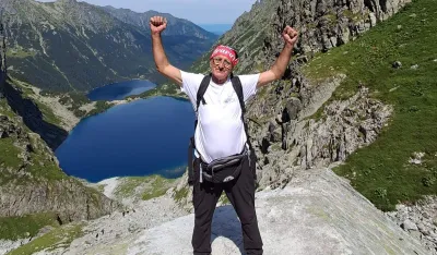 U osmoj deceniji osvaja evropske planinske vrhove: S ekspedicijom od 26 planinara popeo se na visoke Tatre