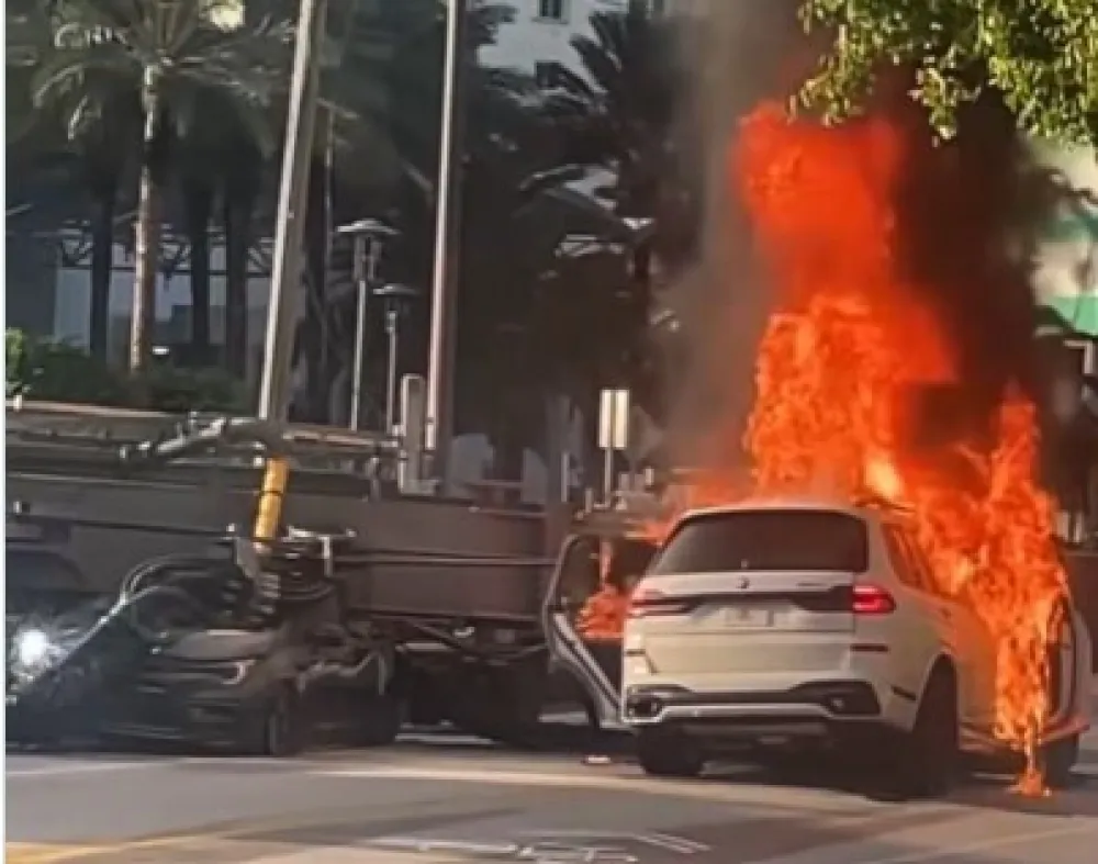 (VIDEO) Stroj pao na automobil i kontejner s radnicima u Miamiju: Četvoro zavr&scaron;ilo u bolnici