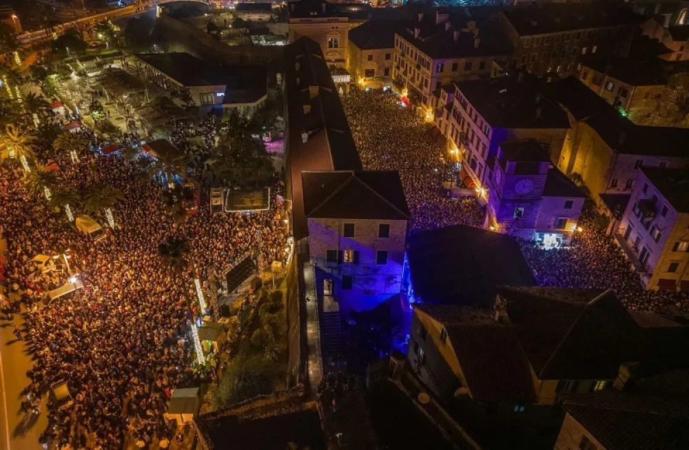 Evo gdje će u Crnoj Gori za Novu godinu pjevati najveće zvijezde Balkana