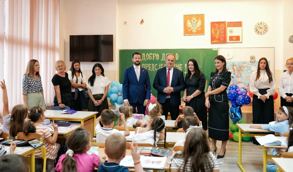 Milatović posjetio &scaron;kole u Ulcinju: Svako dijete mora imati jednaku &scaron;ansu da uspije