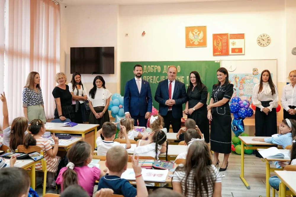 Milatović posjetio &scaron;kole u Ulcinju: Svako dijete mora imati jednaku &scaron;ansu da uspije