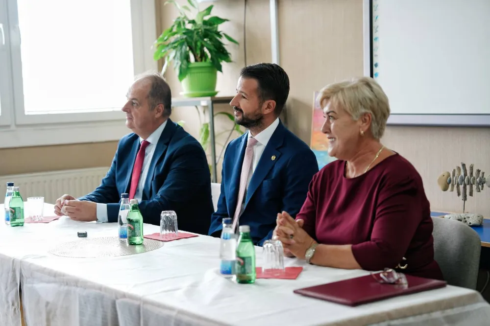 Milatović posjetio &scaron;kole u Ulcinju: Svako dijete mora imati jednaku &scaron;ansu da uspije