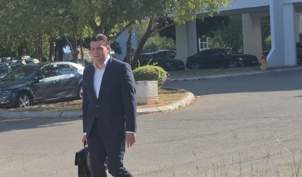 (VIDEO/FOTO) Milović: Krivična prijava se odnosi na neke članove Vlade, riječ je o zloupotrebi službenog položaja