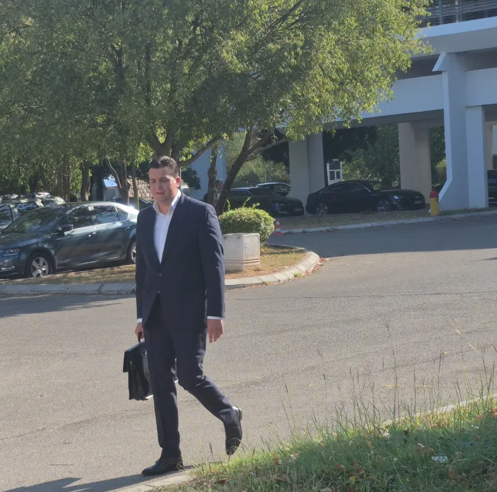 (VIDEO/FOTO) Milović: Krivična prijava se odnosi na neke članove Vlade, riječ je o zloupotrebi službenog položaja
