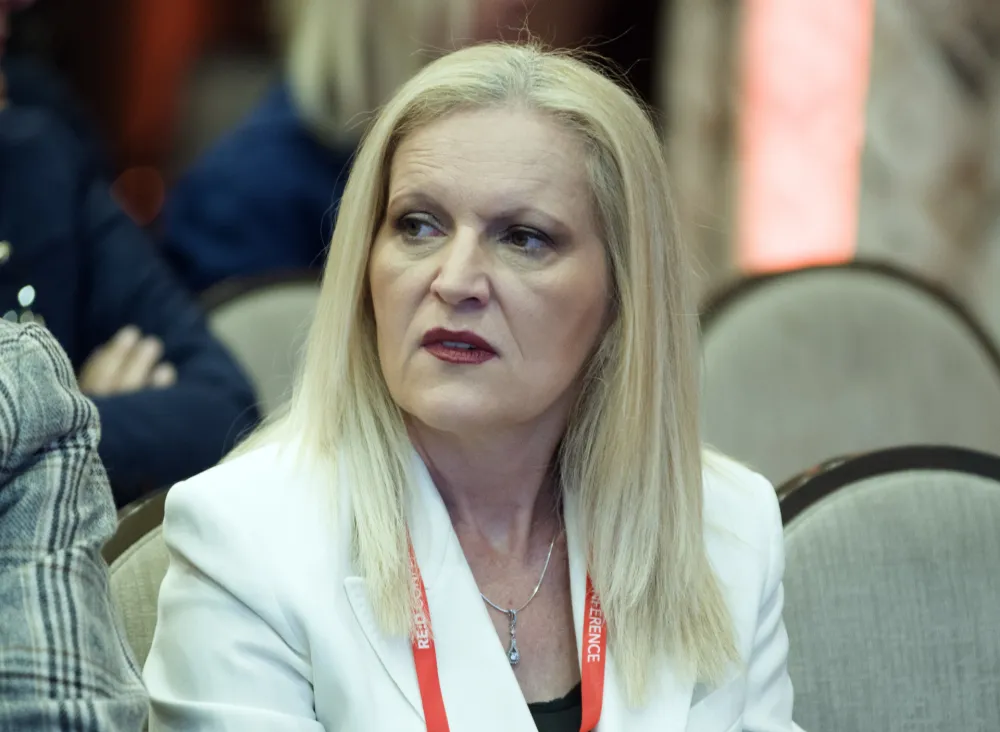 Vlada&nbsp;nije ponudila nijednu analizu za drastično povećanje plata:&nbsp;"Euro model" na crnogorski način