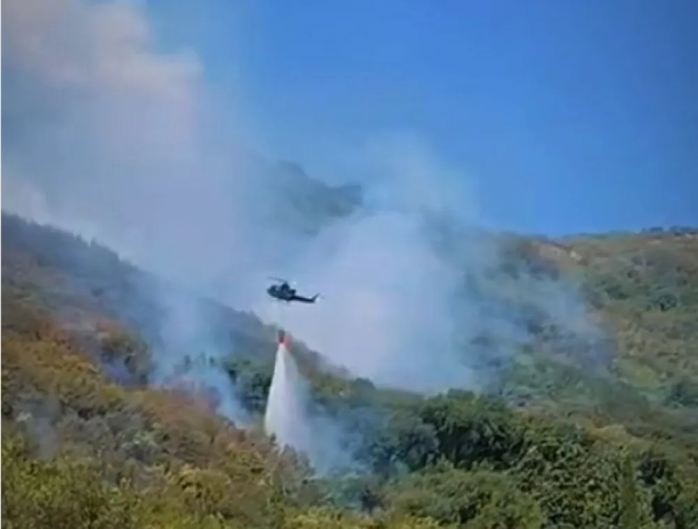 Helikopteri VCG angažovani na ga&scaron;enju požara u Nik&scaron;iću i Podgorici