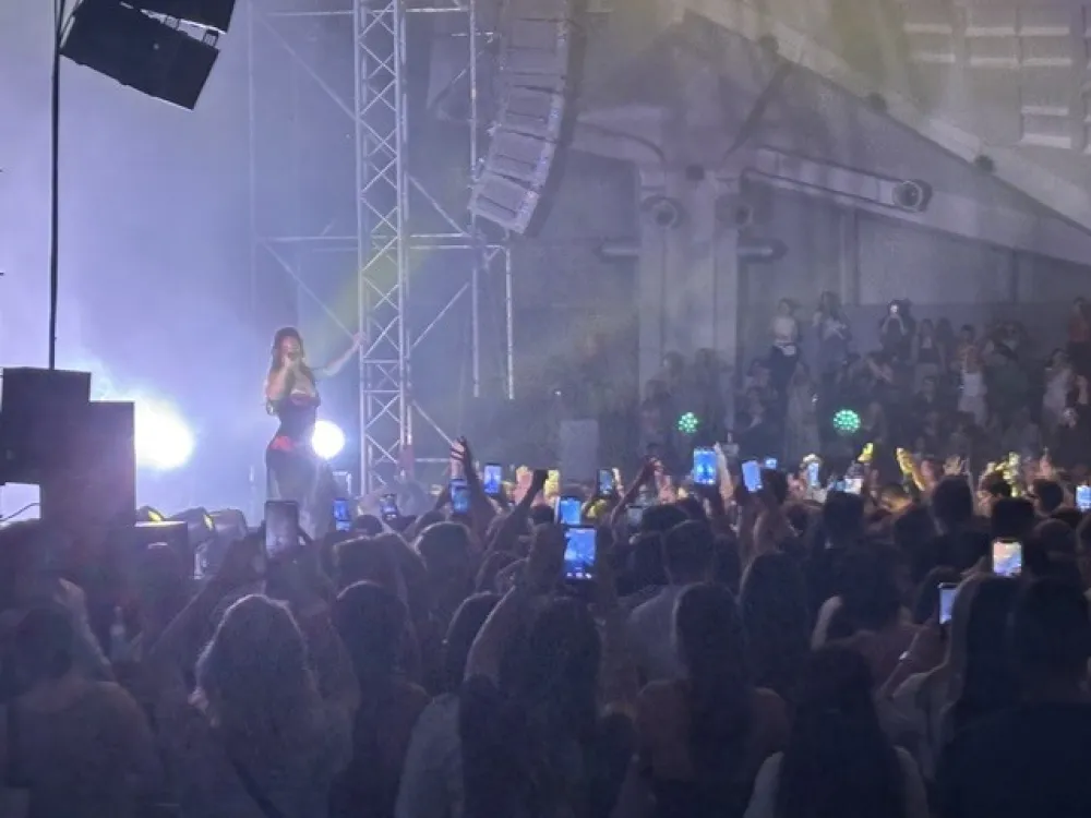 (VIDEO/FOTO) Spektakl u Bemax Areni: Senidah bacila Podgoricu u "beut"