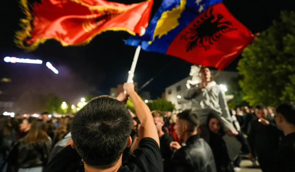 Pri&scaron;tina: Četvrta noć protesta zbog presude u Hagu