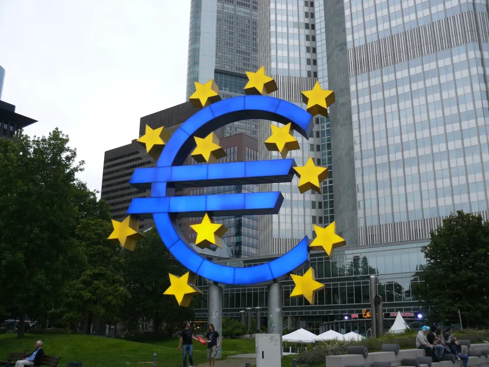Plate u eurozoni početkom naredne godine rastu do 2,8 odsto