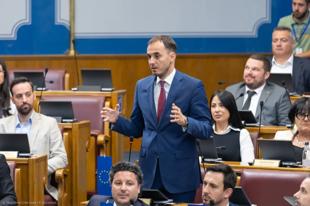 Milo&scaron; Konatar