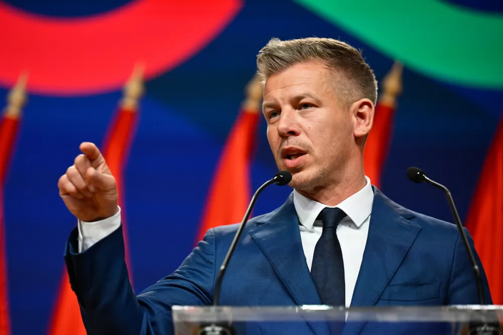 (VIDEO) Peter Mađar napadnut: Mu&scaron;karac ga polio vinom pred svima