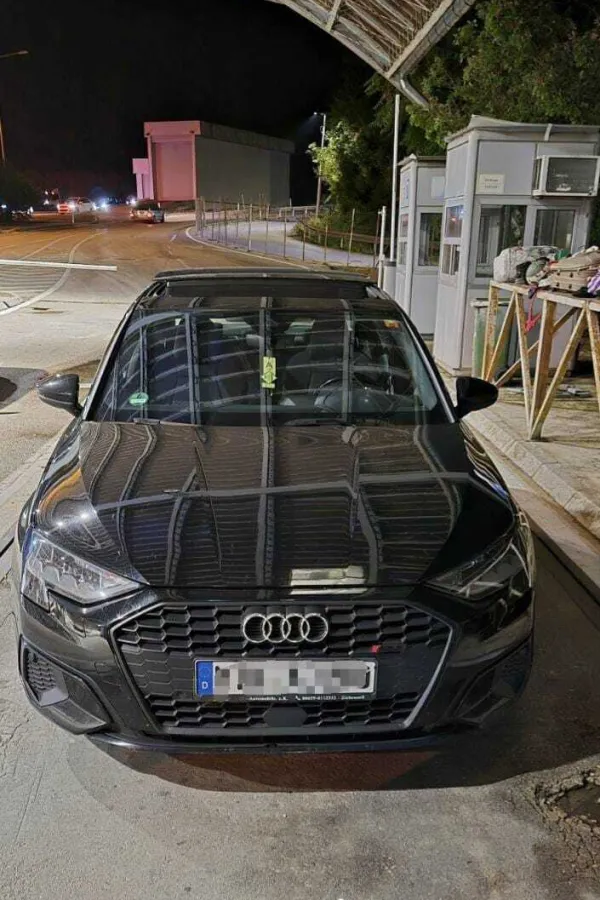 Na Debelom brijegu odezet automobil, uhap&scaron;ena i jedna osoba osumnjičena za falsifikovanje dozvole