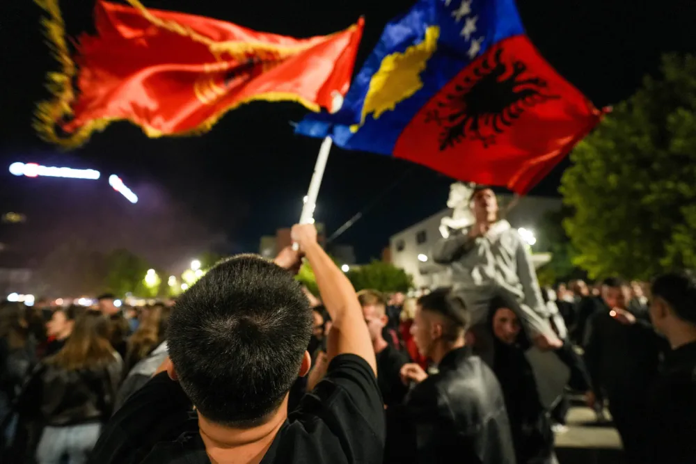 (VIDEO) Pri&scaron;tinski studenti uz biv&scaron;e vođe OVK: Ha&scaron;ki sud optužili da je &bdquo;sud Srbije&ldquo;