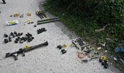 Drama kod Zenice: Vozač pobjegao policiji i putem izbacio 45 bombi, mine, zolje i rakete