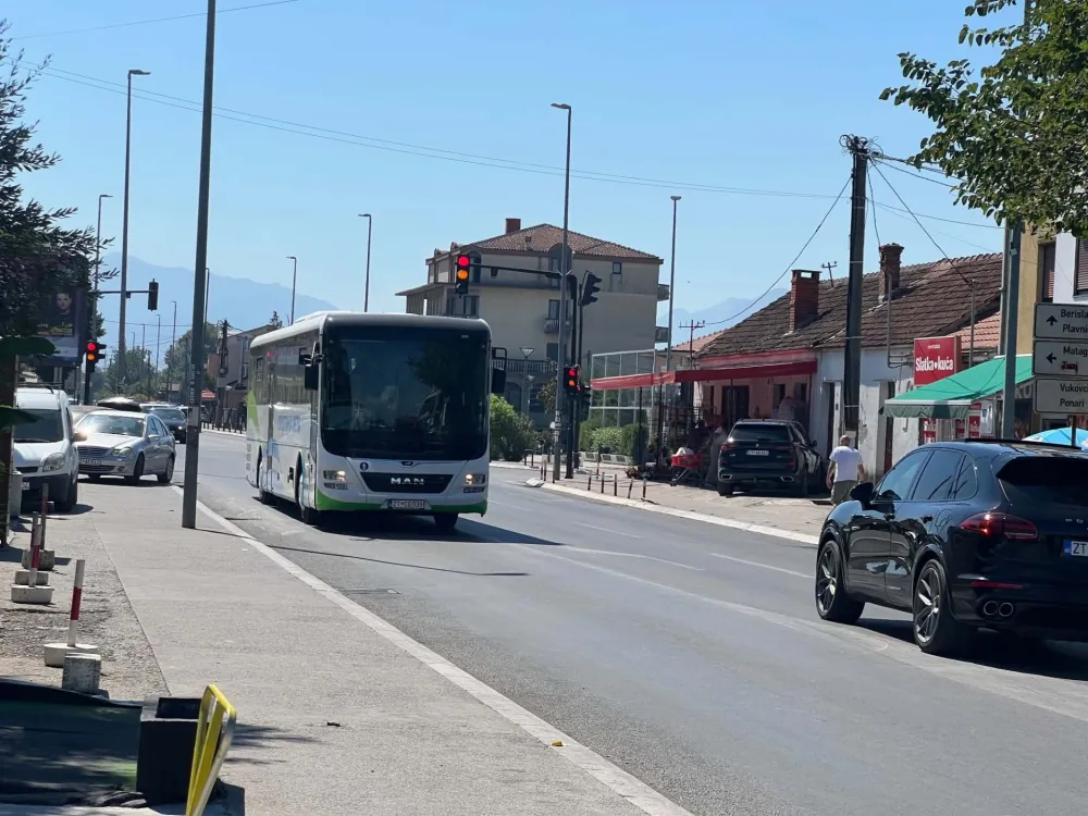 Roditelji srednjo&scaron;kolaca dobili odgovor od Kancelarije EU: Prevoz da rije&scaron;e ministarstva i Op&scaron;tina