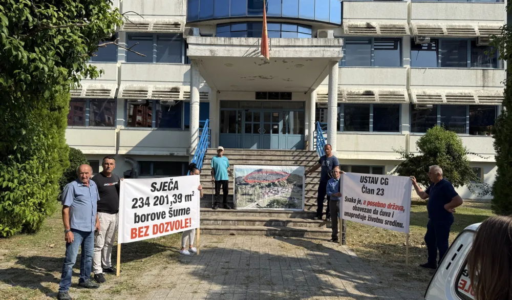 (VIDEO) Protest ispred Zavoda za geolo&scaron;ka istraživanja: Traže poni&scaron;tenje rje&scaron;enja za kamenolom