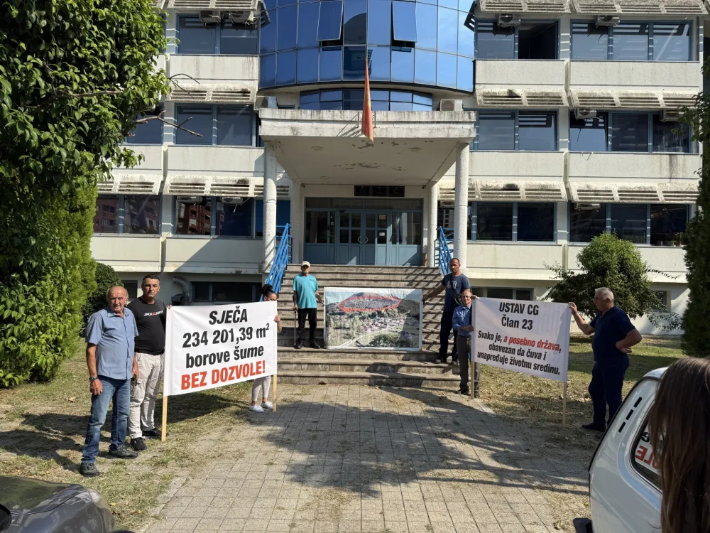 (VIDEO) Protest ispred Zavoda za geolo&scaron;ka istraživanja: Traže poni&scaron;tenje rje&scaron;enja za kamenolom